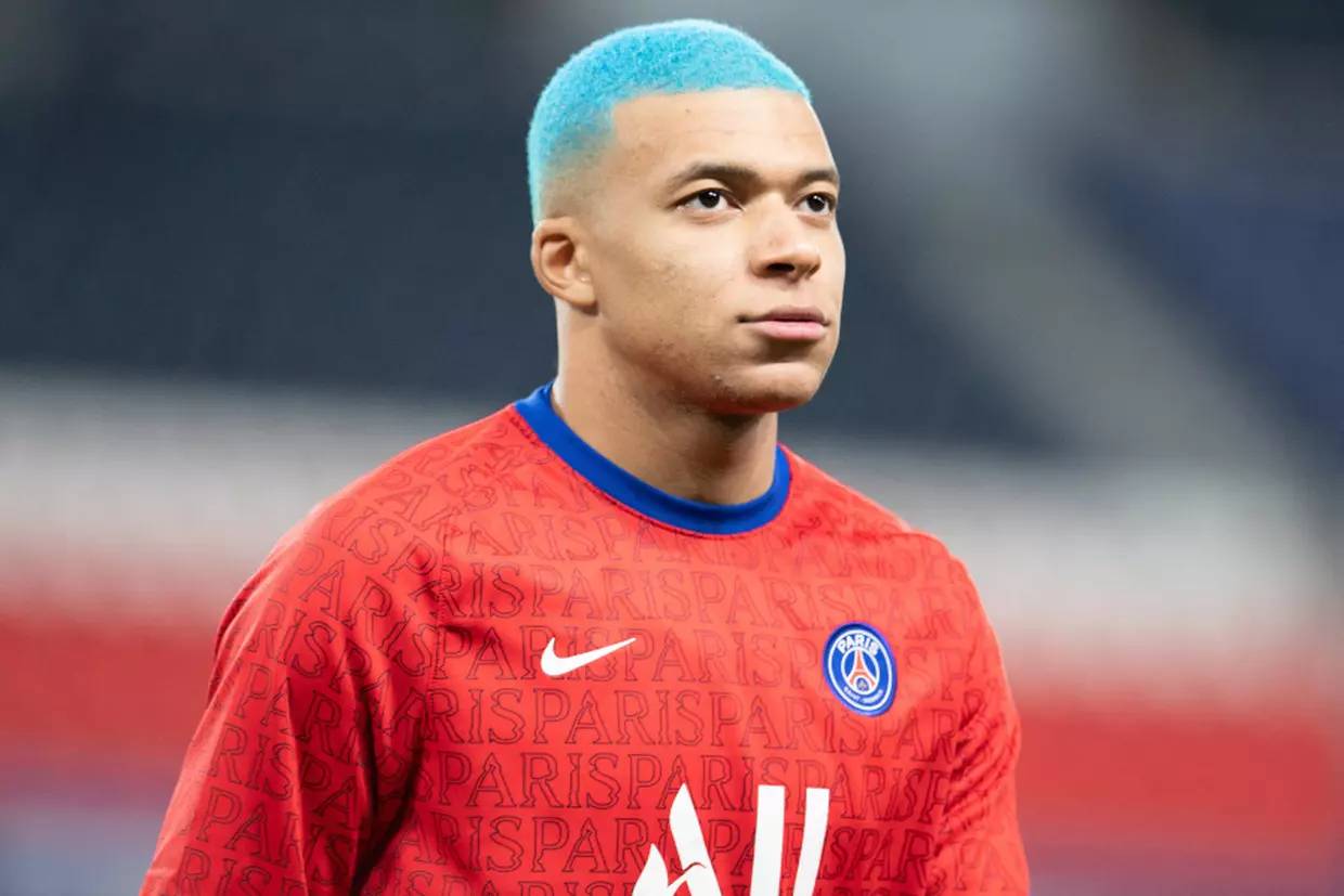 Connaissez l'anecdote derrière les cheveux teintés de Kylian Mbappe? Moise Kean déballe tout Kylian Mbappe