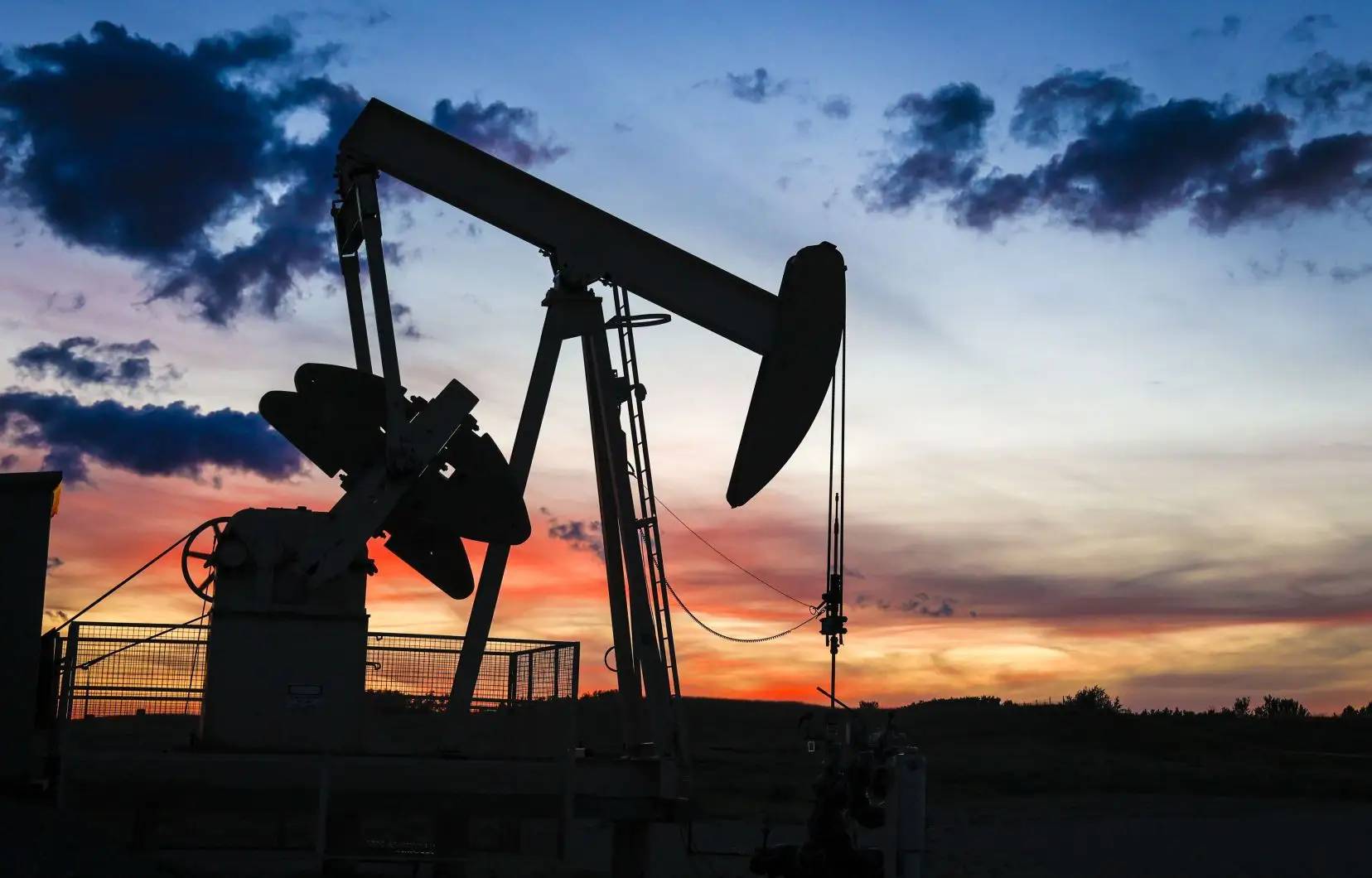 Choc Pétrolier: Des Prix en Chute Libre Vers un Avenir Incertain