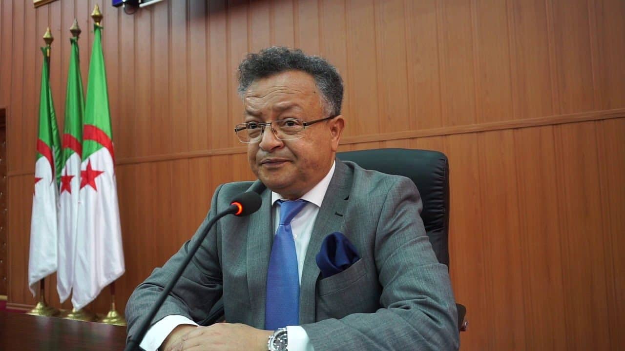 Découvrez Kamel Beddari, l&rsquo;universitaire audacieux en lice pour la présidentielle de 2024