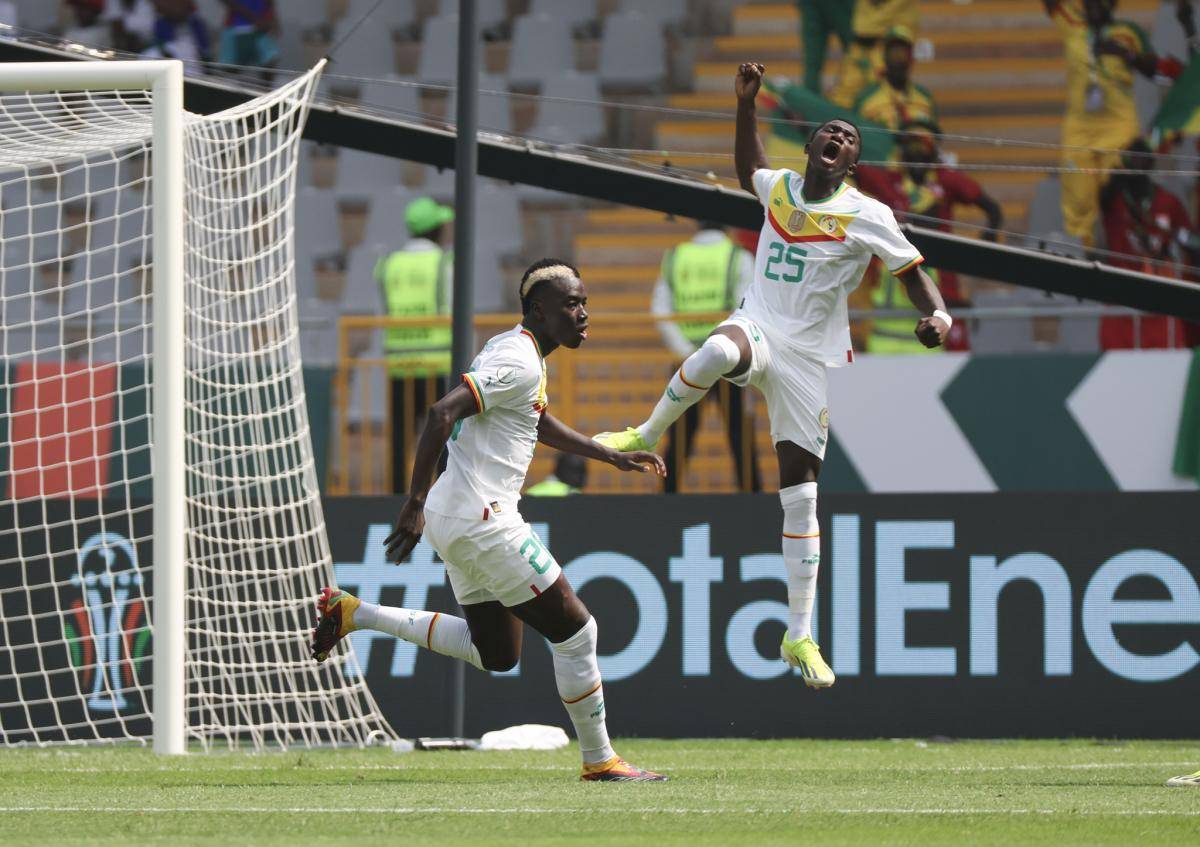 CAN 2024 : Le Sénégal écrase la Gambie 3-0 avec Pape Gueye et le Show de Lamine Camara