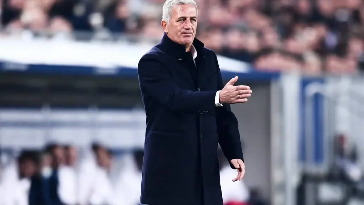 Équipe d'Algérie : Mesbah aux côtés de Petkovic Équipe d'Algérie : Mesbah aux côtés de Petkovic