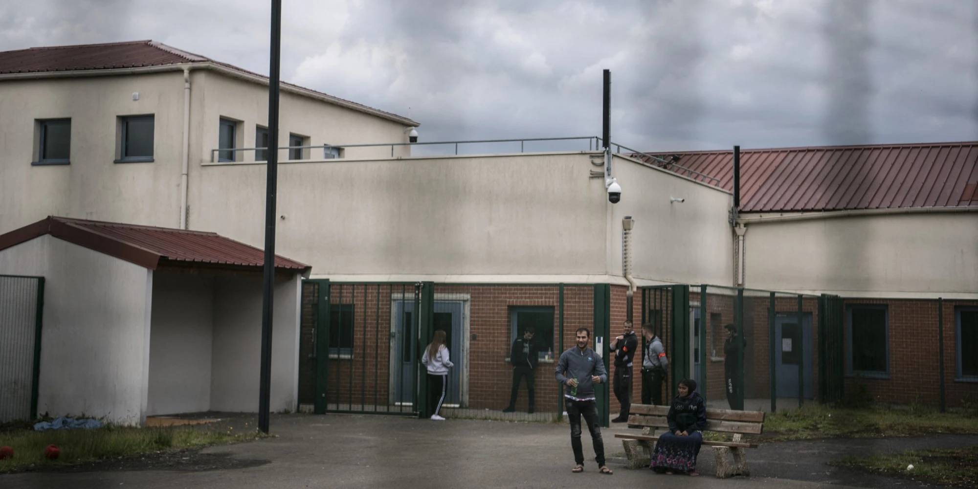 France : 7 clandestins, placés en rétention, se font libérer pour une raison étrange