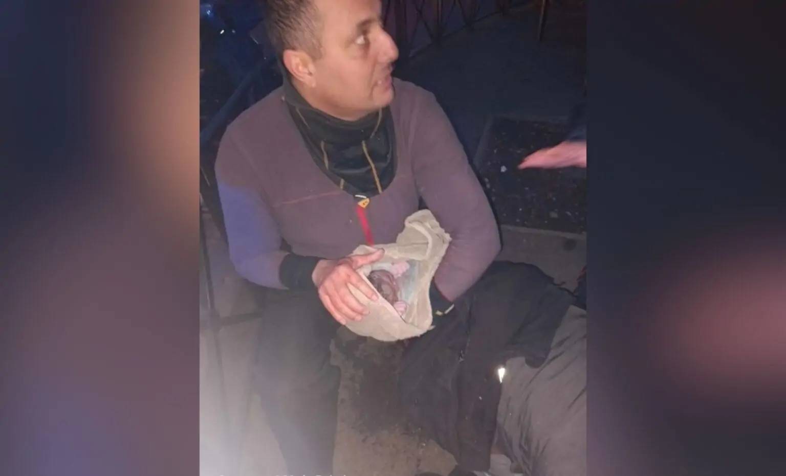 Incroyable! En France, un sans-papier algérien aide une dame à accoucher en pleine rue de Paris France : il aide une dame à accoucher en pleine rue