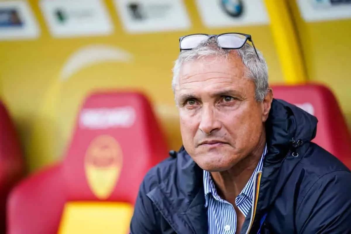 Un ancien entraîneur de Ligue 1 pressenti pour prendre les rênes des fennecs bernard casoni