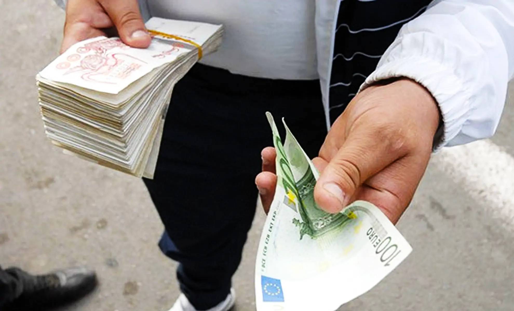 Taux de change : le prix de 100 euros en dinar Algérien sur le marché noir ce lundi 13 mai 2024