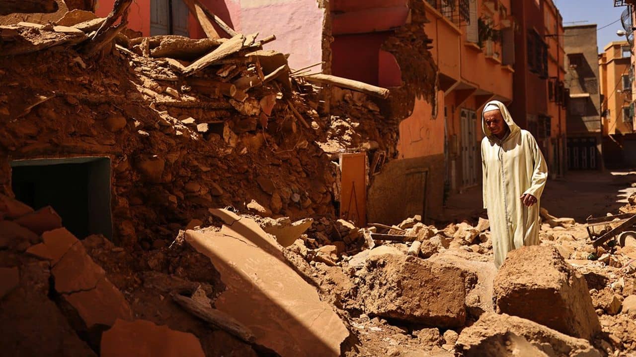 Maroc : Les Sinistrés du Séisme Abandonnés à leur Sort sous les Intempéries Hivernales