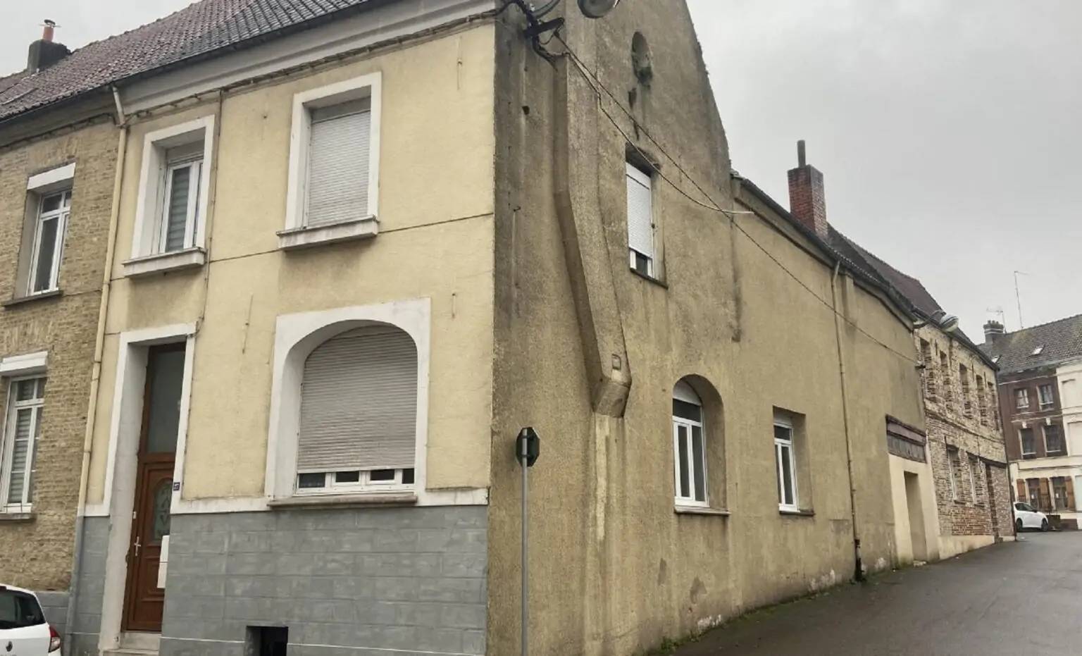 Hallucinant! En France, une tête de cochon découverte devant une mosquée France, une tête de cochon découverte devant une mosquée