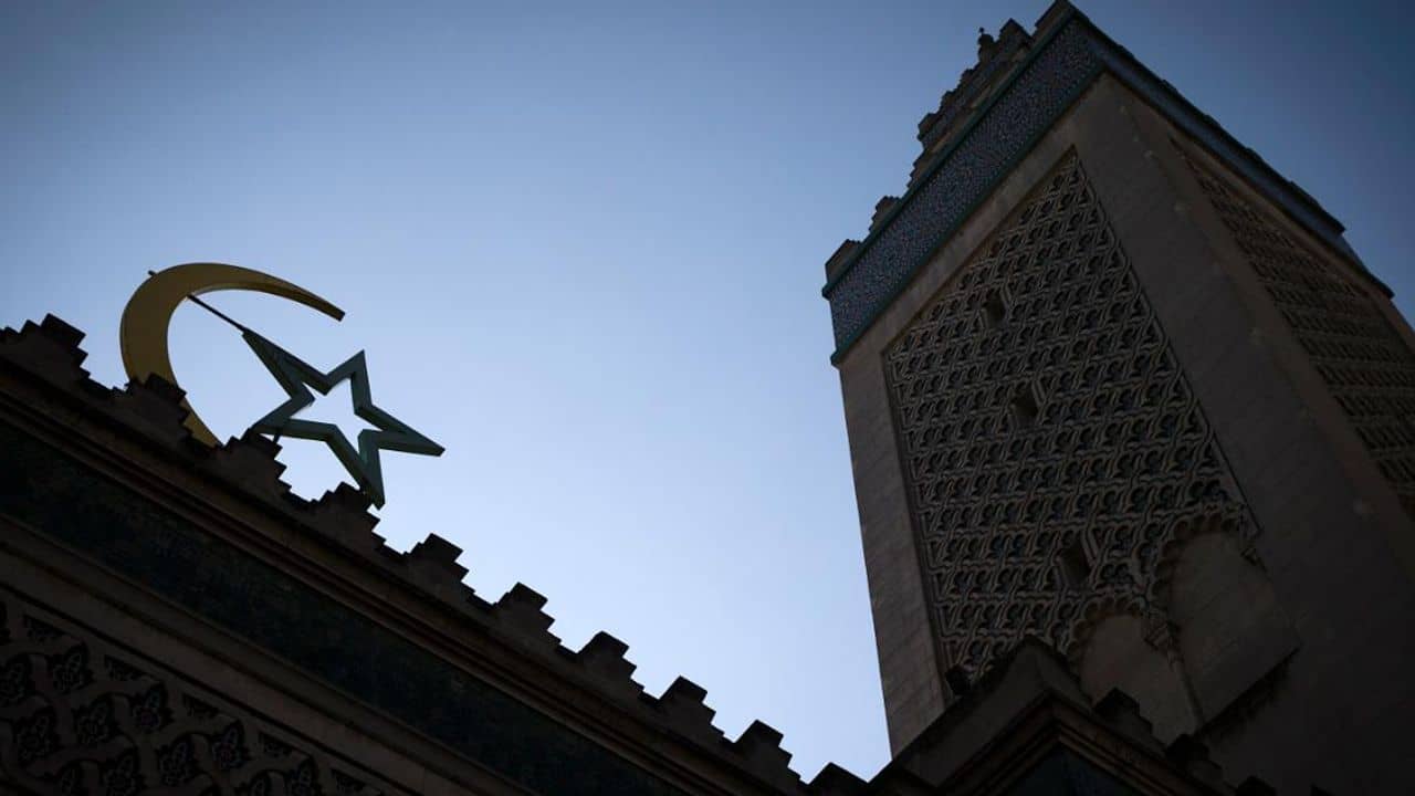 Acte choquant en France : Une tête de cochon devant une mosquée au début du Ramadan
