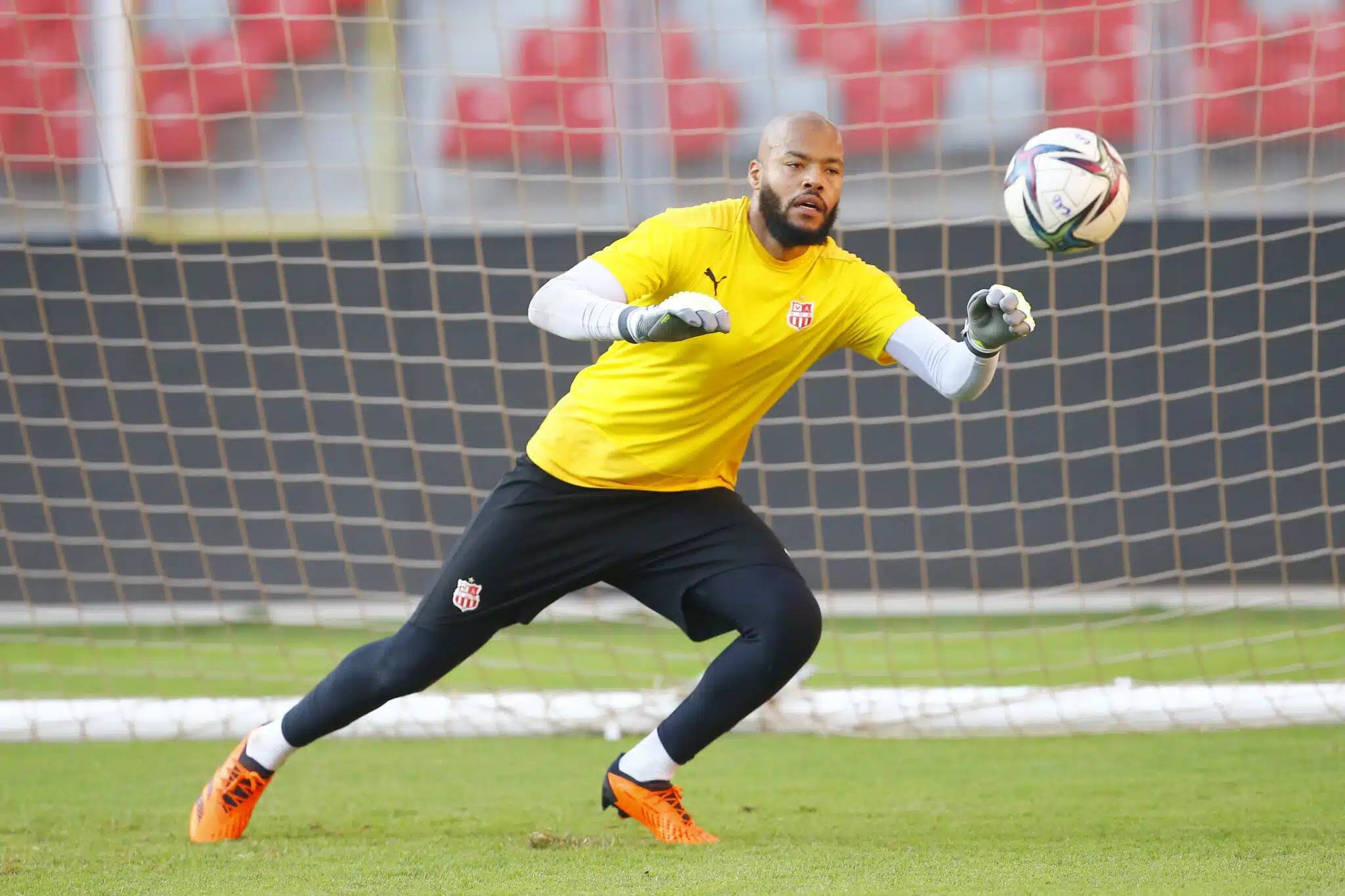 Rais Mbolhi au CR Belouizdad : échec d'une collaboration tumultueuse