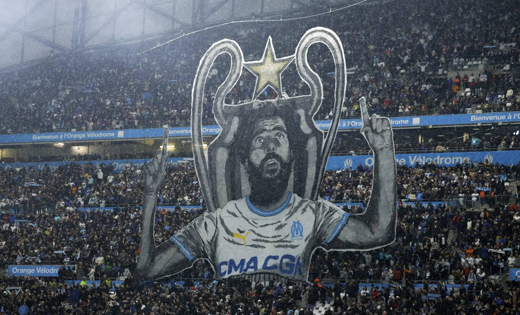 Tifo controversé à Marseille : Hommage à Redouane Bougheraba lors du Classico OM-PSG