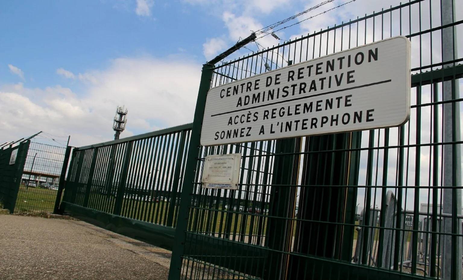 France : des sans-papiers en provenance d'Afrique du Nord, s'évadent d'un centre de rétention Centre de Rétention administrative