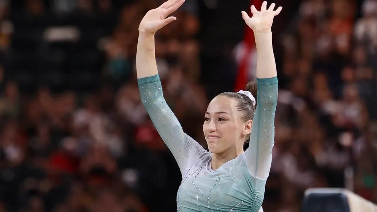 Kaylia Nemour montre le chemin à un gymnaste binational