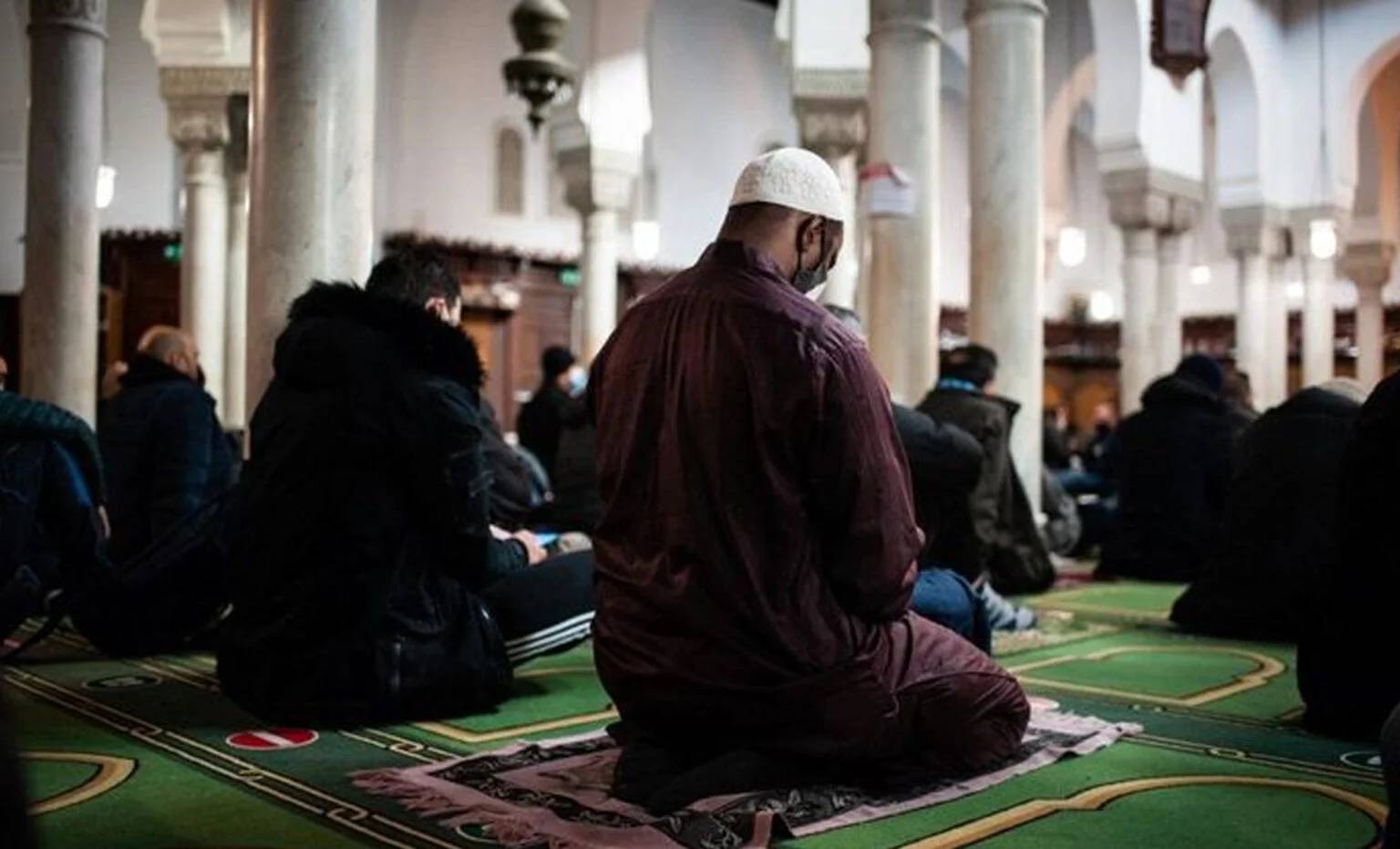 Aïd al-Adha 2024 en France : un individu fait passer un sale quart d'heure aux fidèles Aïd al-Adha 2024/France :il sème la panique chez les fidèles