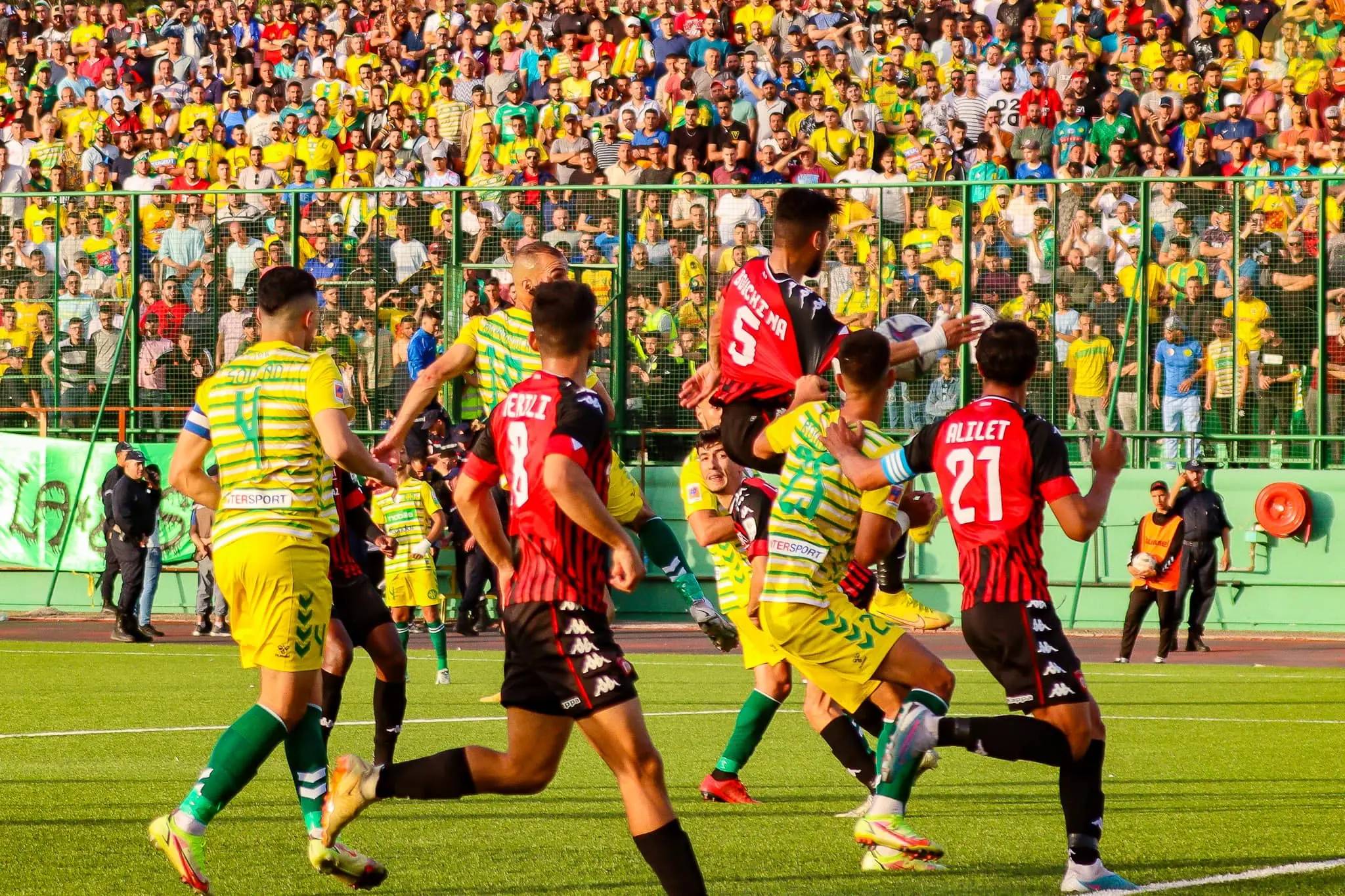 L'USM Alger et la JSK dans une lutte féroce