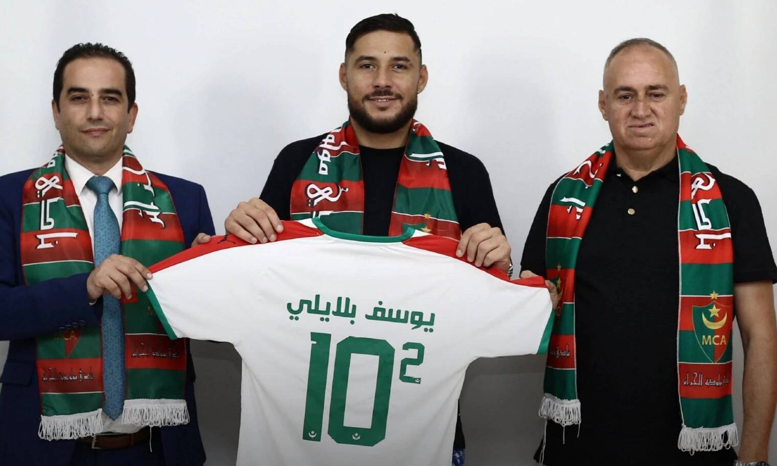 C'est ahurissant! Découvrez le salaire vertigineux qu'empoche Youcef Belaili au MC Alger Youcef Belaili perçoit un salaire mirobolant au MC Alger