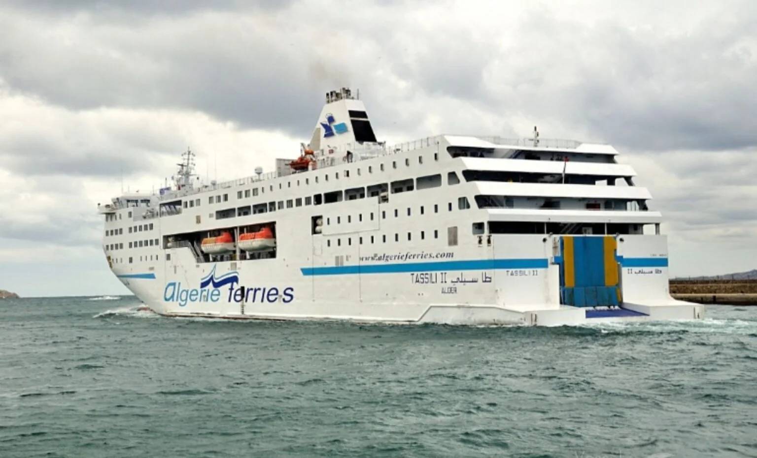 Algérie Ferries envoie le Tassili II en réparation
