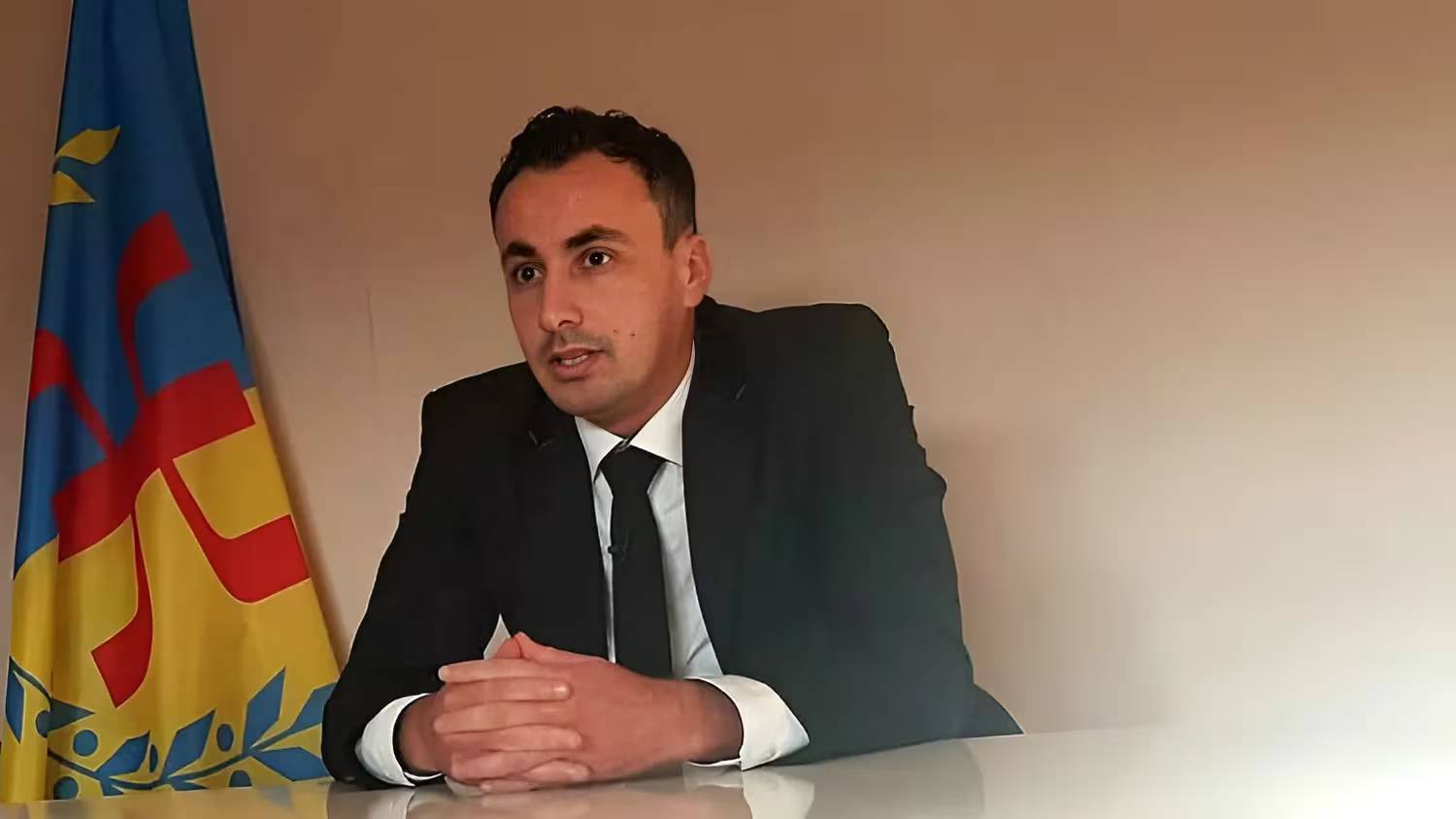 Extradition de l&rsquo;opposant kabyle Aksel Bellabbaci : la justice française réclame des informations supplémentaires à l&rsquo;Algérie