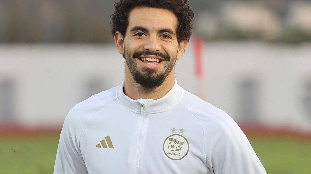 Aït-Nouri signe à Manchester City : la réaction marquante de Riyad Mahrez Rayan Aït-Nouri signe à Manchester City : nouveau défi pour l'international algérien