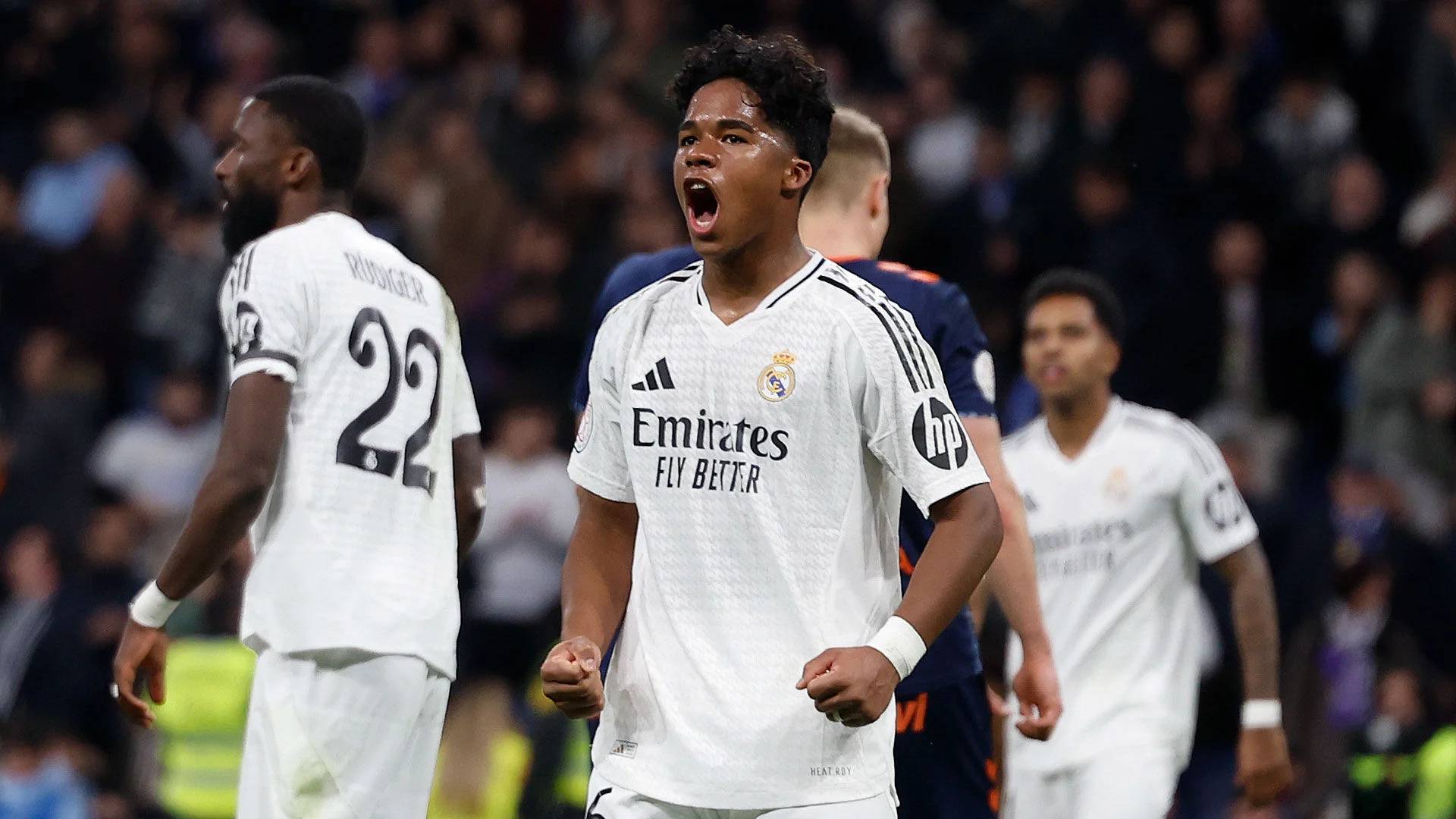 Real Madrid : Endrick embotte les pas à Rabah Madjer et affole la toile ! Real Madrid : Endrick embotte les pas à Rabah Madjer et affole la toile