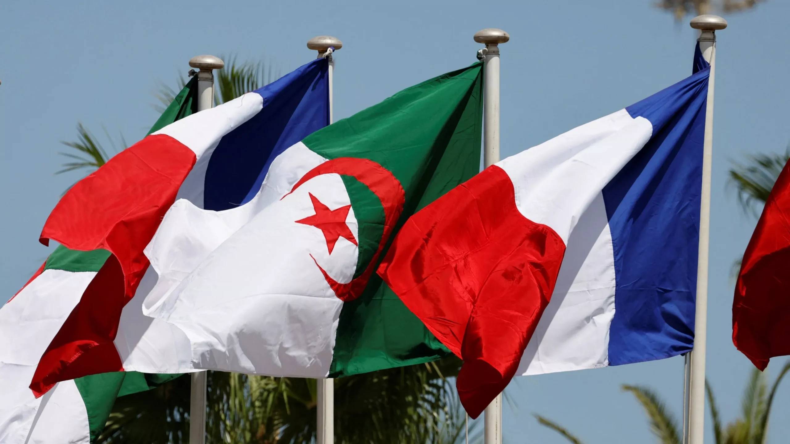 Rapprochement Algérie-France : Toujours Pas d'Ambassadeur à Paris Tensions Algérie-France : Alger rejette les menaces et annonce des mesures de réciprocité