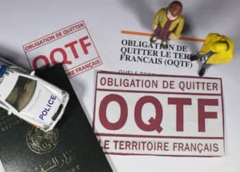 Expulsions des Algériens sous OQTF : tensions persistantes entre Paris et Alger