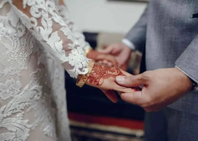Mariages entre Français et sans-papiers encore possibles ? La nouvelle est tombée Mariages blancs : un réseau entre Français et Algériens démantelé en Île-de-France