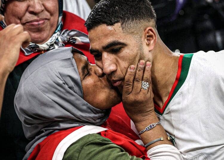 Achraf Hakimi bat un record de légende dans l'histoire du football Achraf Hakimi : ses émouvantes confidences sur sa mère