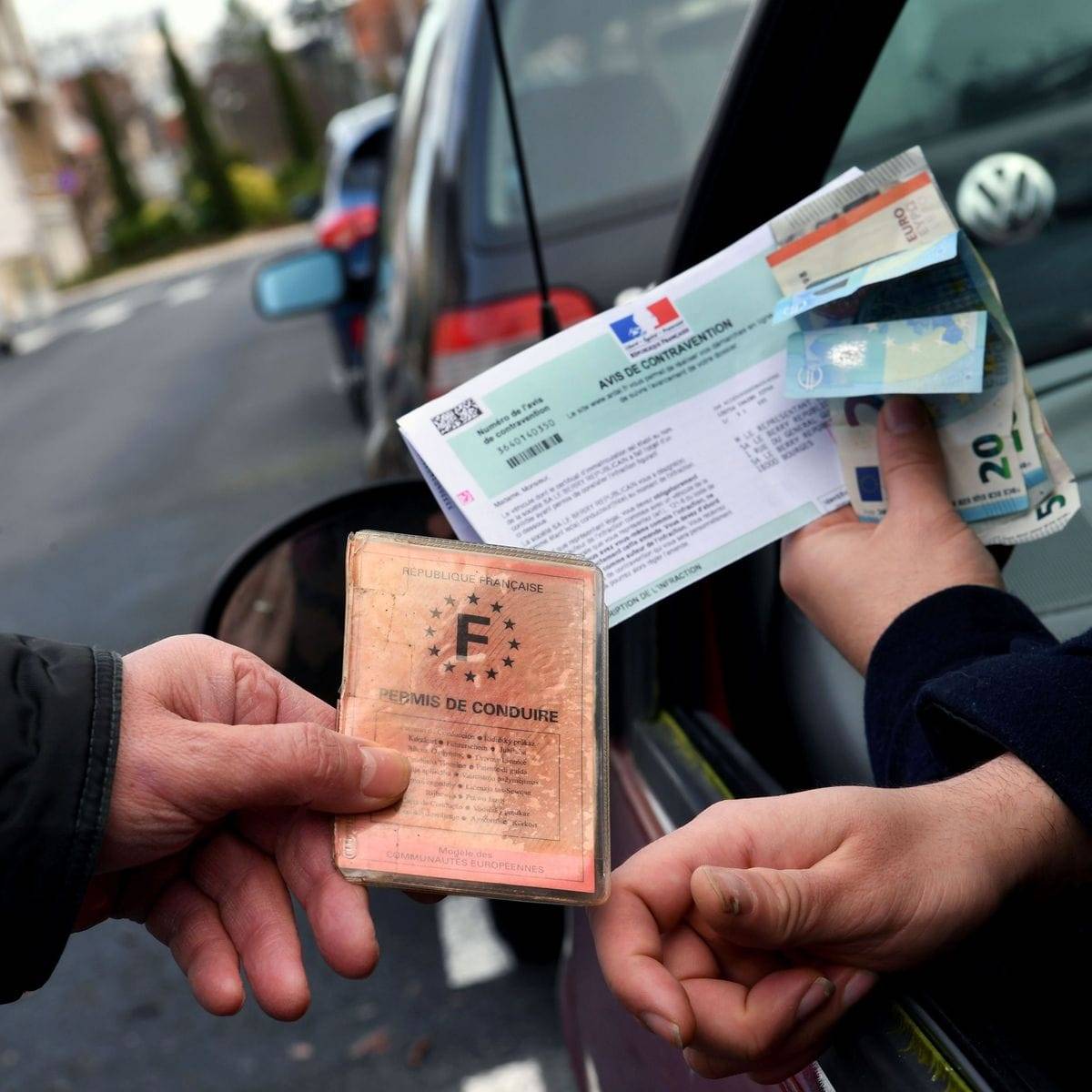 Titre de séjour en France : 500 euros ! Un réseau de fraude démantelé Titre de séjour en France : 500 euros ! Un réseau de fraude démantelé