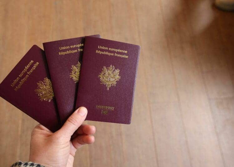 Titre de séjour en France : 500 euros ! Un réseau de fraude démantelé Titre de séjour en France : 500 euros ! Un réseau de fraude démantelé