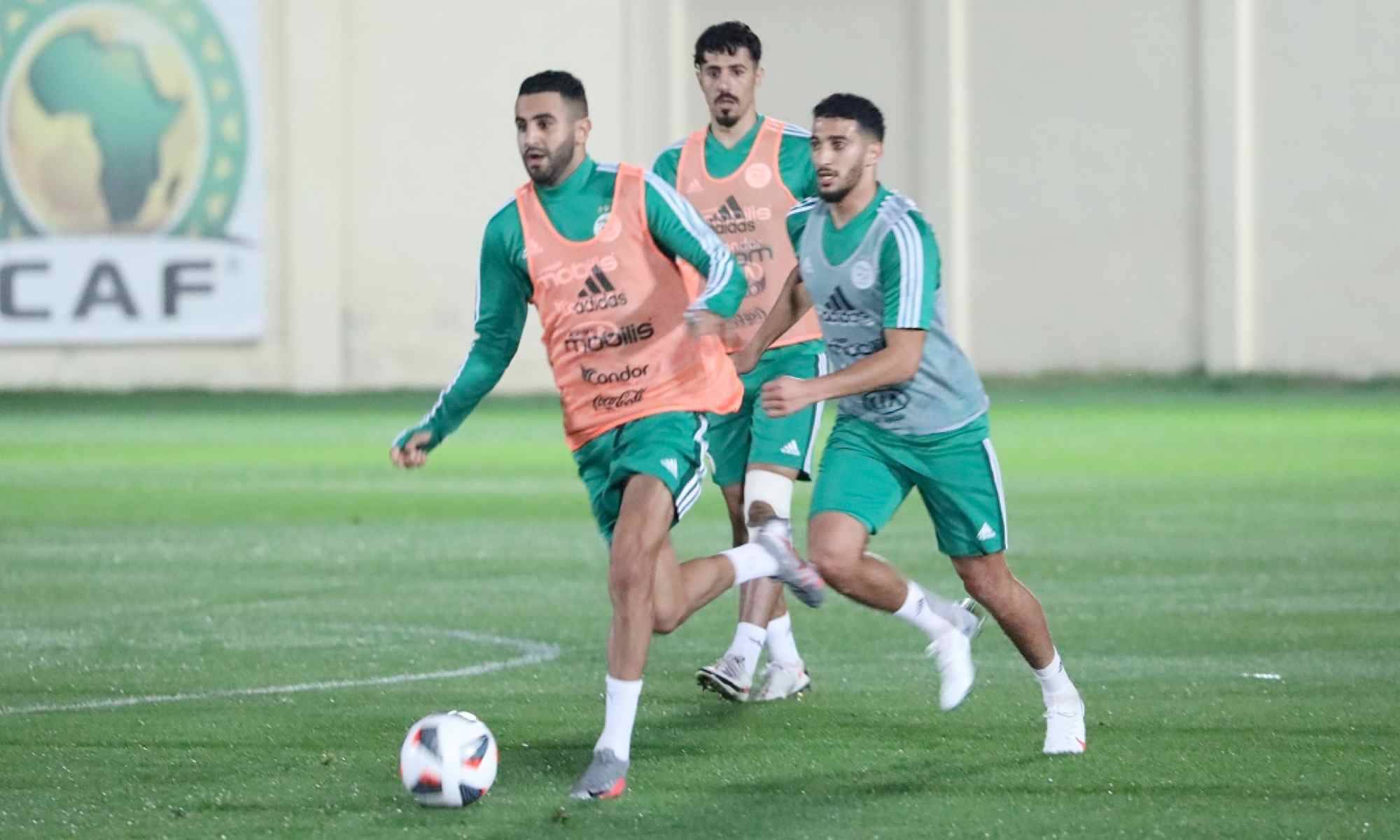 Equipe d'Algérie : deux stars quittent le stage avant les matchs décisifs Coupe du Monde 2026 : Mahrez, Benrahma et Zorgane lancent l'assaut !