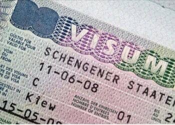 Visas Schengen : la France durcit le ton avec l’Algérie