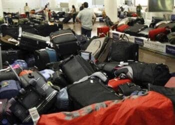 Aéroport d’Alger : 2 agents impliqués dans des vols de bagages, mis à nu