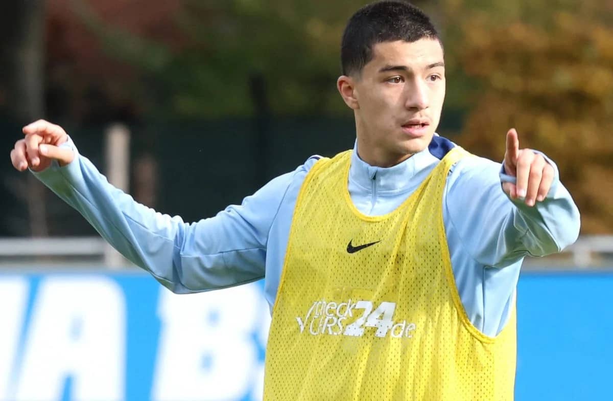 Ibrahim Maza dit non à l’Angleterre et mise tout sur Leverkusen : un pari à 20 millions d’euros ! Ibrahim Maza dit non à l’Angleterre et mise tout sur Leverkusen : un pari à 20 millions d’euros !