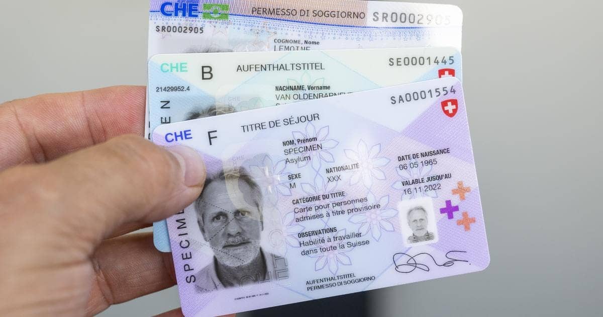 Titre de séjour : une nouvelle plateforme lancée par la préfecture pour garantir la continuité des droits Suisse : vague de fraudes aux titres de séjour