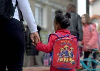 Algérie : une famille avec enfant autiste menacée d'expulsion France : deux enfants menacés d’expulsion avec leurs parents algériens, la toile s’embrase !
