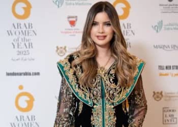 Rym Amari sublime la culture algérienne à Londres avec un caftan signé Nawel Kerboua