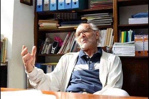 Hommage à Abderrahmane Mekhlef : une légende du journalisme algérien s’éteint Hommage à Abderrahmane Mekhlef : une légende du journalisme algérien s’éteint