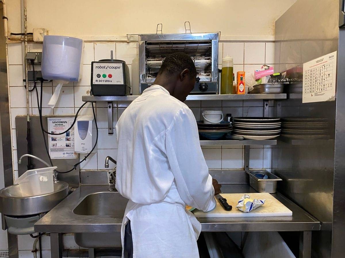 Des sans-papiers choquent la France, ce restaurateur lourdement condamné !