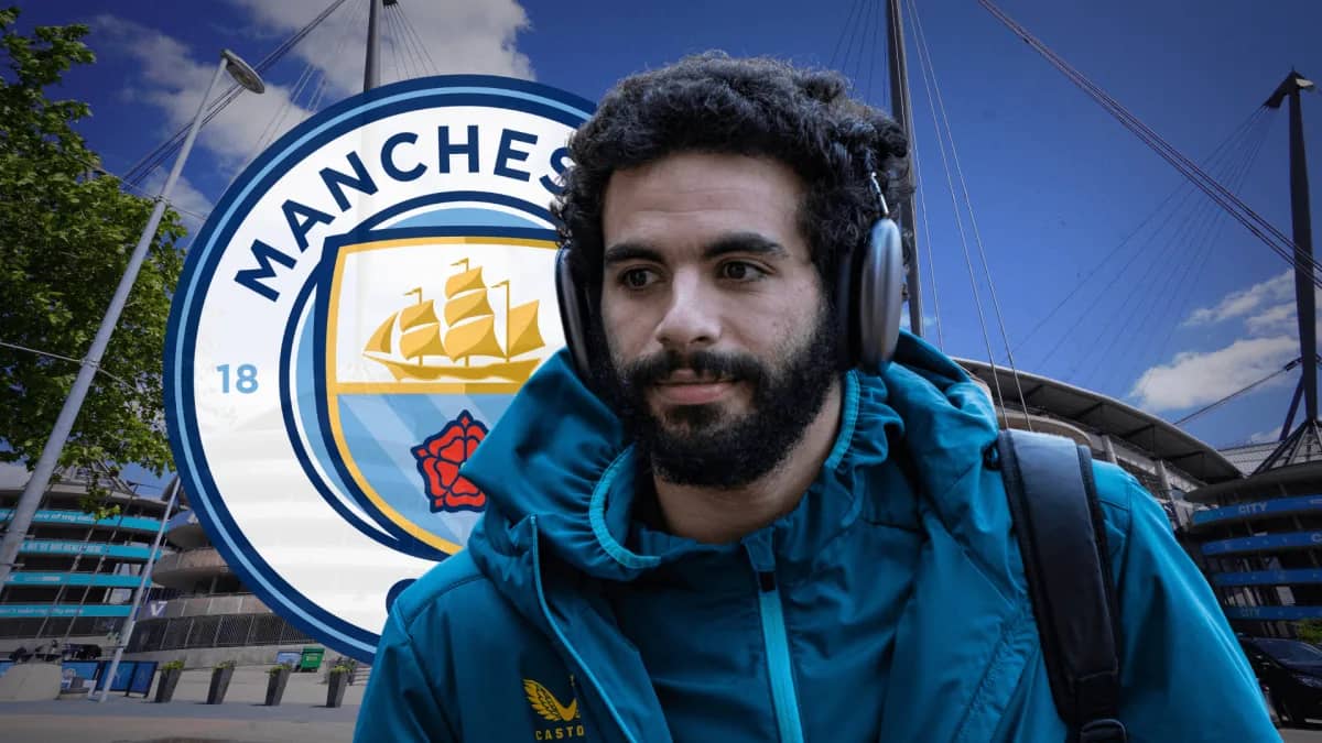 Coup de théâtre à Manchester City : Aït-Nouri laissé sur le banc pour ses grands débuts !