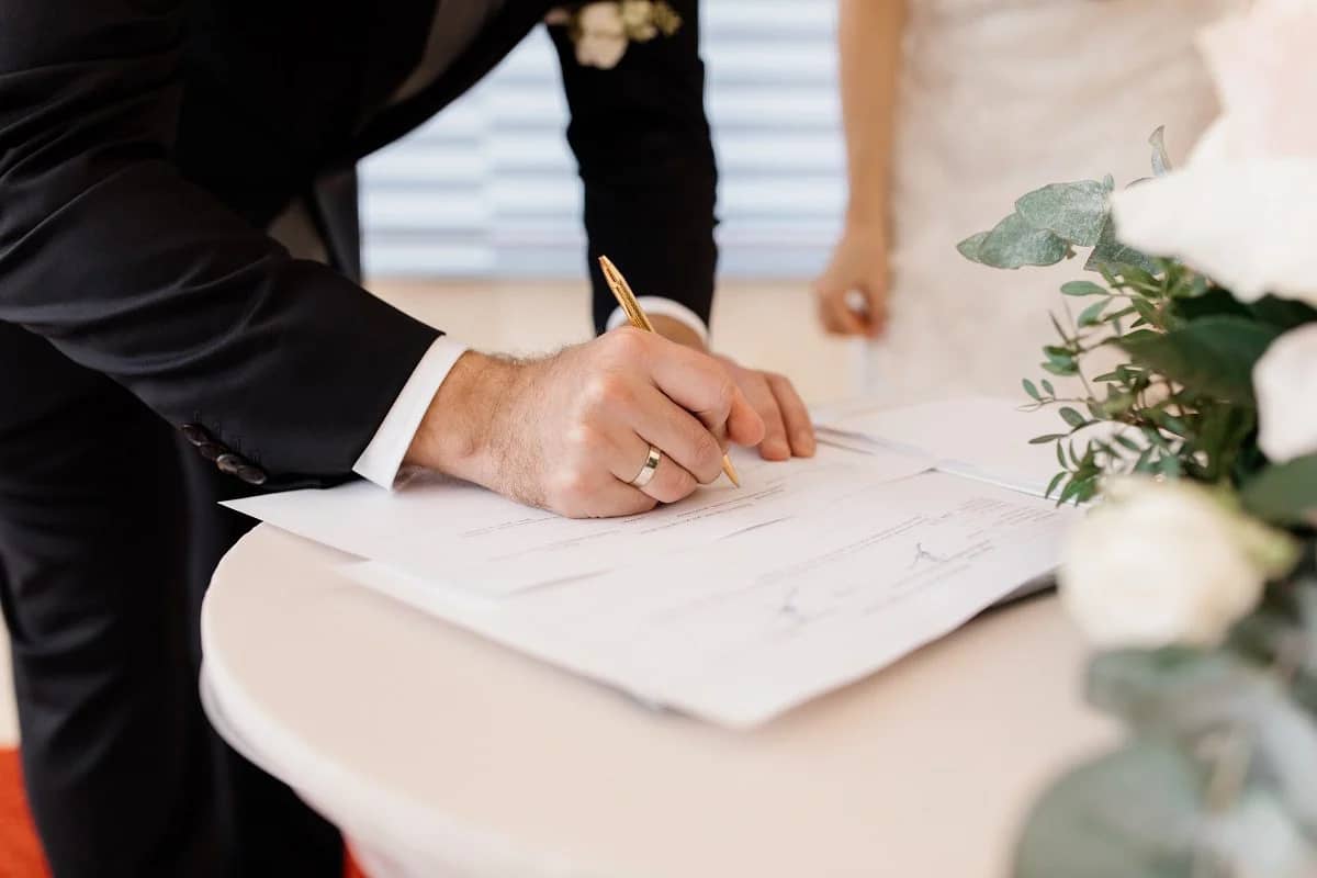 Proposition de loi : Vers une interdiction du mariage pour les sans-papiers en France ?