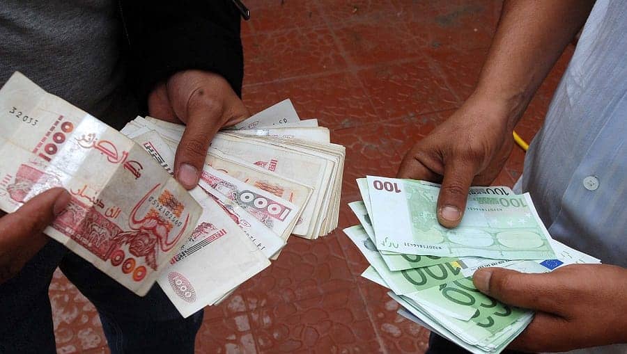 Pourquoi l’euro chute encore face au dinar algérien noir ? Algérie : 5 solutions clés pour éliminer le marché noir des devises