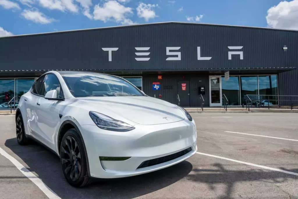 Tesla rappelle 2 millions de véhicules pour un défaut de sécurité