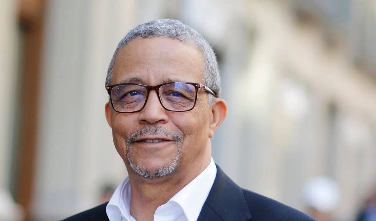 Yasmina Khadra prend la plume contre la censure en Algérie Yasmina Khadra prend la plume contre la censure en Algérie