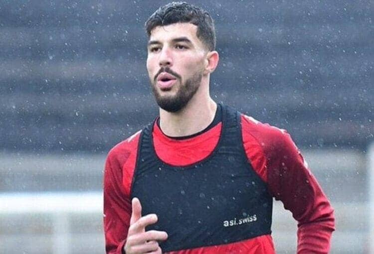 Aymen Mahious à la JS Kabylie : un pari audacieux pour relancer sa carrière Les deux erreurs de Mahious qui secouent la JS Kabylie