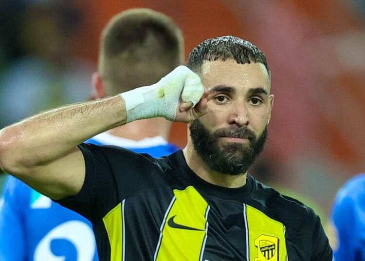 Une star algérienne rejoint Benzema et Aouar à Al Ittihad : le mercato s'enflamme pour les Fennecs