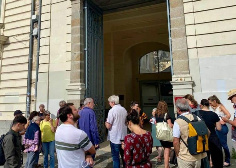 Dysfonctionnements des titres de séjour : 15 associations portent plainte contre une préfecture Titre de séjour refusé : sa demande rejetée par la préfecture pour un simple retard administratif