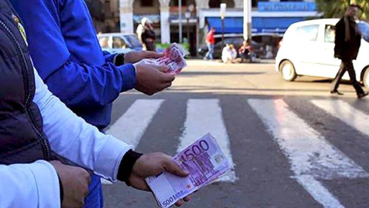 Effondrement du marché noir des devises en Algérie : vers la fin d’un système parallèle ? Effondrement du marché noir des devises en Algérie : vers la fin d’un système parallèle ?