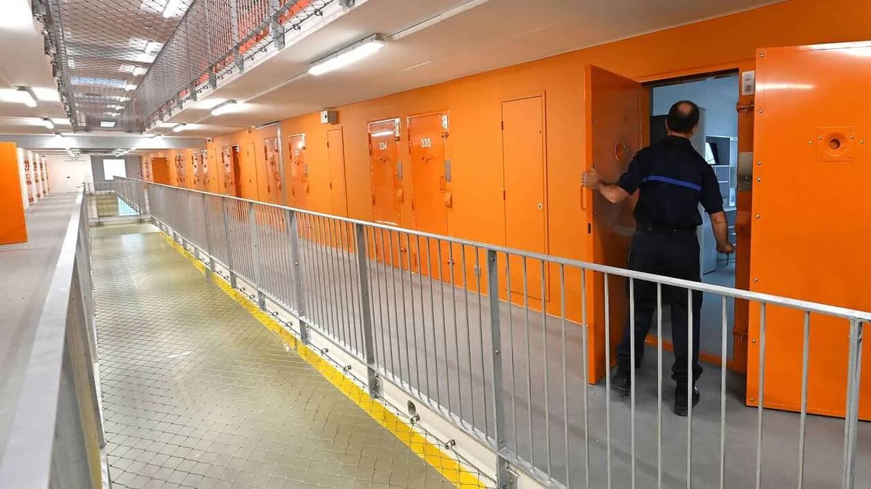 Erreur judiciaire à Marseille : un sans-papiers algérien libéré par inadvertance agite l’opinion