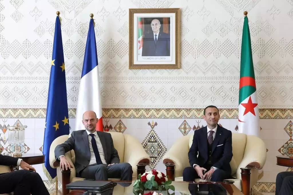 Crise diplomatique : l’Algérie menace de porter plainte contre la France à l’ONU Crise diplomatique : l’Algérie menace de porter plainte contre la France à l’ONU après les restrictions imposées à ses diplomates