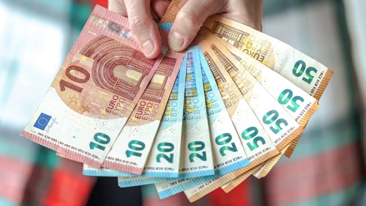 Euro en hausse en Algérie : découvrez pourquoi le marché des devises s'emballe cette semaine Euro en hausse en Algérie : découvrez pourquoi le marché des devises s'emballe cette semaine